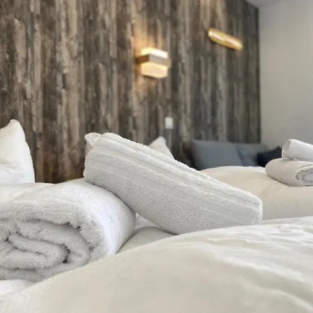 Charming - Balcony - Wifi - Kitchen Lägenhet *