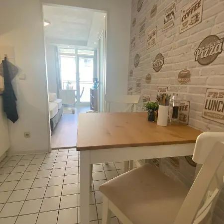 Charming - Balcony - Wifi - Kitchen